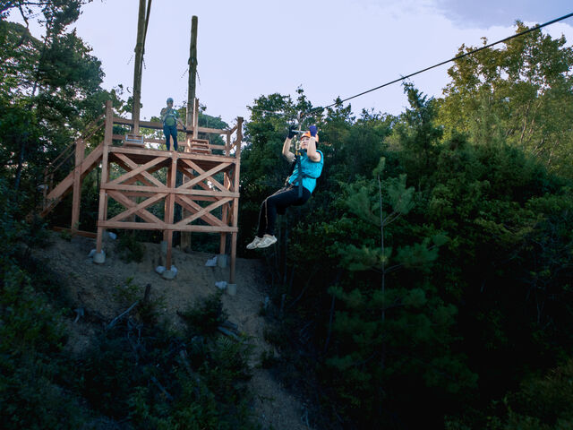 �Ō��2�{�̃��C���[������ꂽ�R�[�X
�J�b�v���ŕ������o���܂�_KYOTO ZIPLINE ADVENTURE