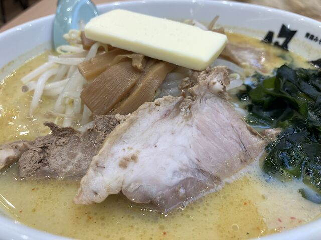 XJ[ɂイ[BقƂǃJ[[ȁB_X`