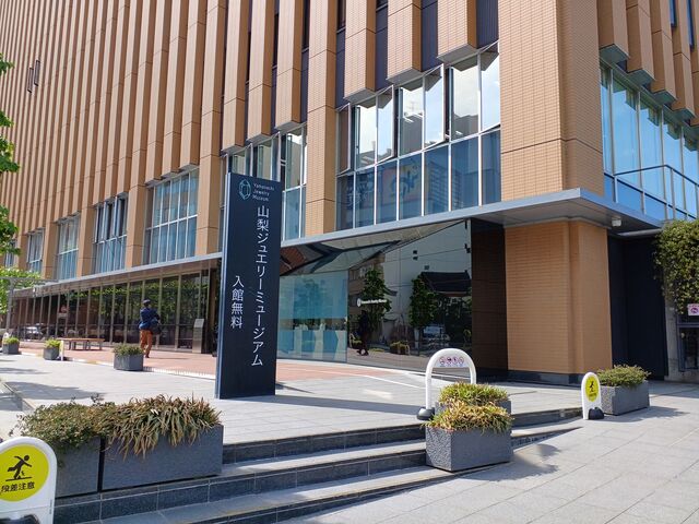 �{�݊O�ρB�����ʊق̓쑤�ł��B_�R���W���G���[�~���[�W�A��