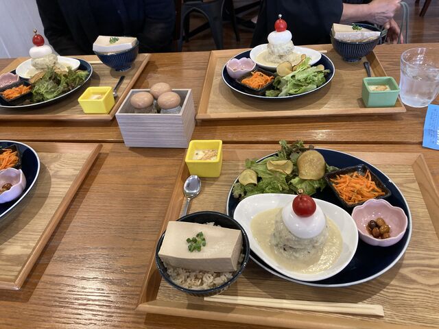 �����n���o�[�O�����`_Cafe �ɂ���q��