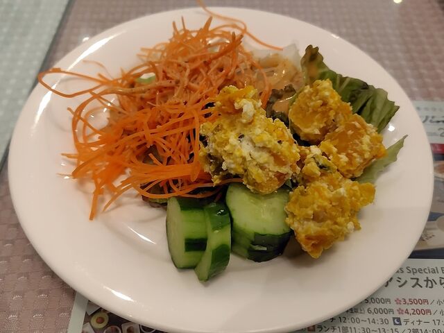 �T���_�o�[�̃T���__�F�s�{�����z�e���O�����f