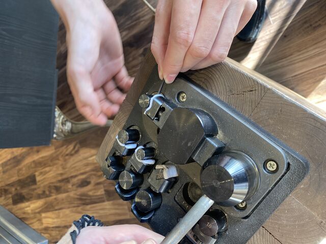 2�l�̍�Ƃł��B_CHARIS CR8