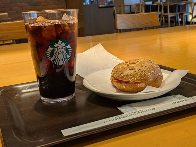 ��������̃X�^�[�o�b�N�X �R�[�q�[ ����t�H�[���X6F�N�[�S�X�iStarbucks Coffee�j�̓��e�ʐ^1