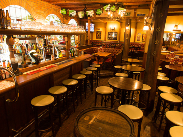 ueBbV pu [X bhtHbNX BRITISH PUB MORRIS 'RED FOX̎ʐ^1