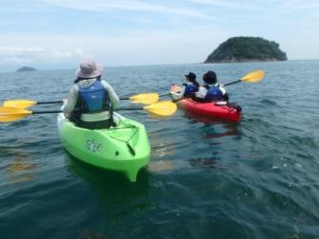 シーカヤックツアーは大人気!瀬戸内海国立公園の美しい海を満喫しましょう!_クアタラソさぬき津田
