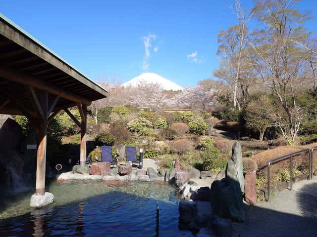 ��ٓ����򌒍N�Z���^�[