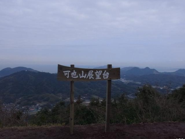 ��R���R����