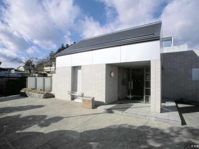 ��{���s�q�b�q�L�O��