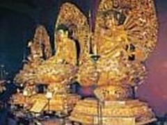 輪王寺の本堂には三体の金色仏像がある_日光山　輪王寺