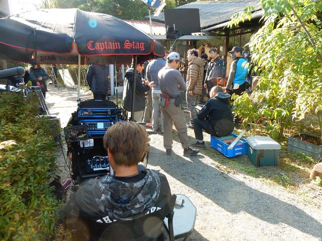 �f��̃��P�n�ɂȂ�o��q���ӕЂÂ��A�����B�e����_���|�̗� �ۓc�q