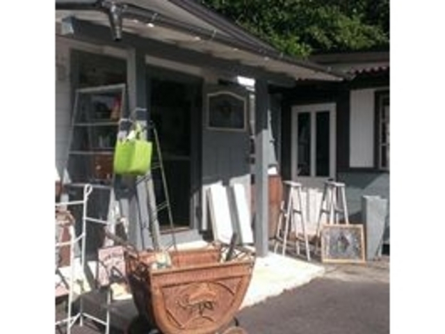 �ߐ{�̑̌������̓X
�ߐ{house_�J���g���[�n�E�X�@Tole�EDoll