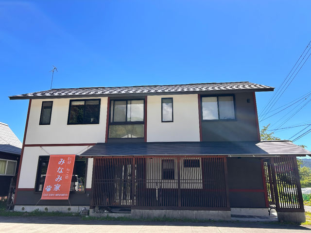 �����ȗ��يX�̗��ʂ�ɂЂ�����ƘȂށA�B��Ƃ̂悤�Řa���_���ȔL�J�t�F���u�ʓ@�˂����݂Ȃ݉Ɓv�́A�ی�L�����ׂ̈ɍ��ꂽ�y���ł��B_�ی�L�J�t�F�@�ʓ@�˂����݂Ȃ݉�