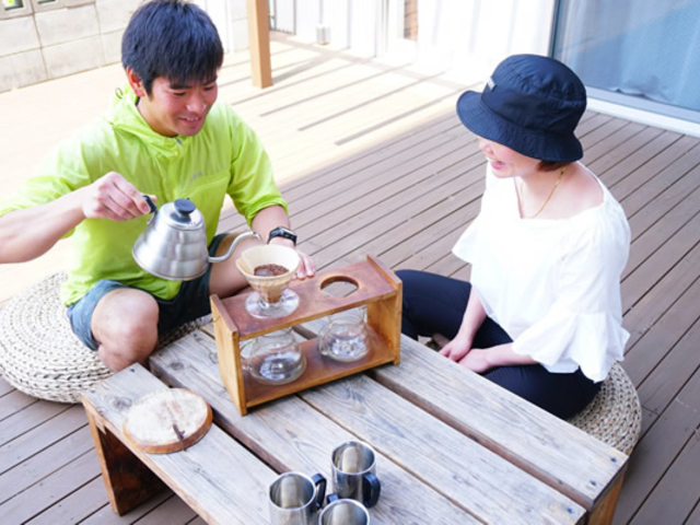 �c�A�[�I����̓A�E�g�h�A�R�[�q�[���y���ނ̂�GOOD�I�N���u�̃f�b�L�ŁA�K�C�h�ƃc�A�[�ʐ^��U��Ԃ�Ȃ���������Ƃ��Ď��Ԃ��߂����܂�_BLUE TAMAGAWA OUTDOOR FITNESS