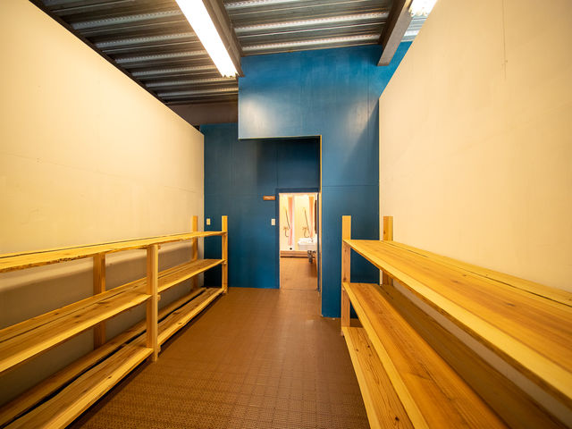 �j���X�ߎ��A�V�����[�A�h���C���[�������I_TOPS �A�E�g�h�A�X�e�[�V����