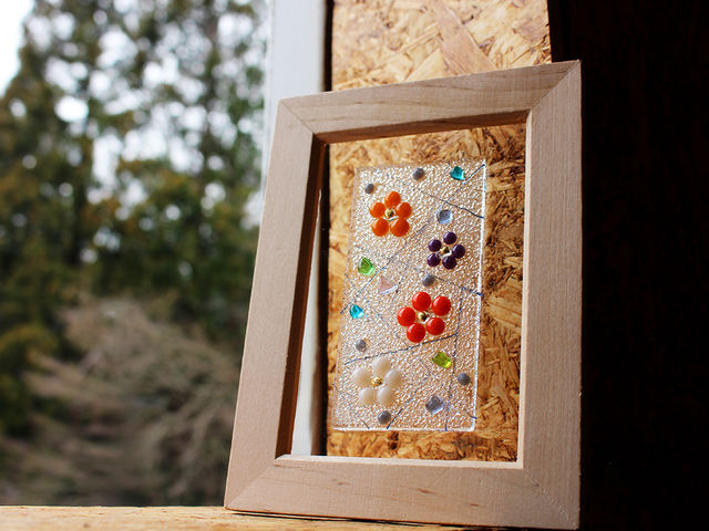 �p�ӂ��ꂽ�f�ނ̒�����A���D���ȃK���X��I��ł���肢�������܂��B_�A�g���G�O�t