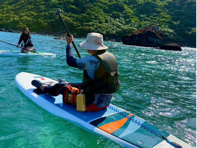 �����ʂ�G�������h�O���[���̊C�ŁA�̂�т�SUP�̌��B���S�҂ł����S���Ċy���߂܂��B_�v�ē��c�A�[SUNRISE