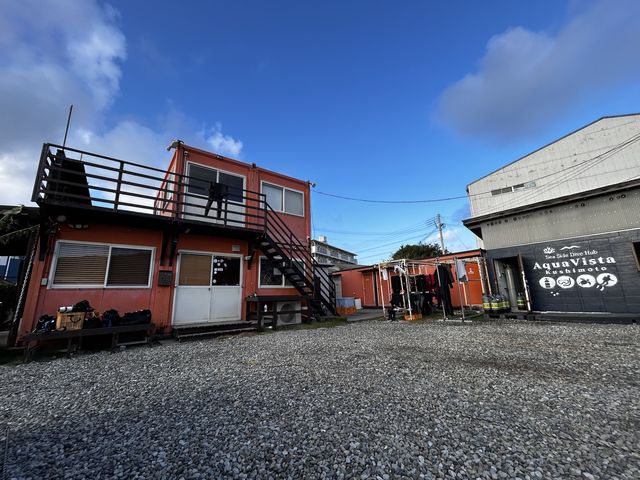 �I�[�V�����r���[�̂Q�K�e���X������_�C�r���O�V���b�v�ł��B_Seaside Dive Hub AquaVista