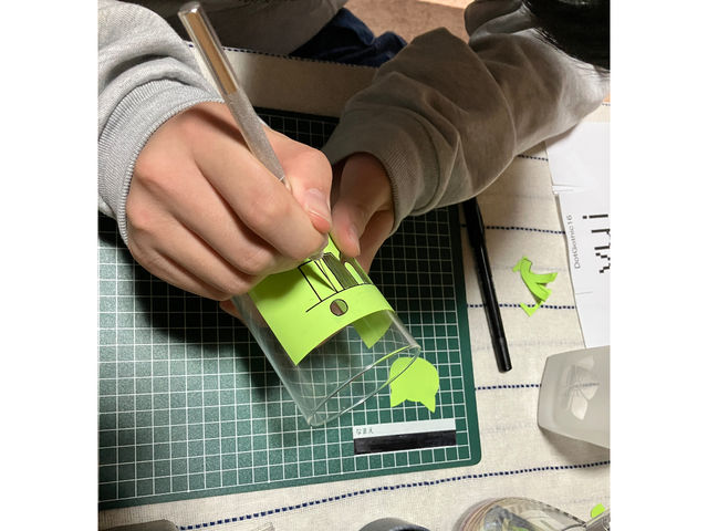 �J�b�e�B���O�V�[�g���J�b�^�[�Ő؂���_�Ή��̃u���X�g����