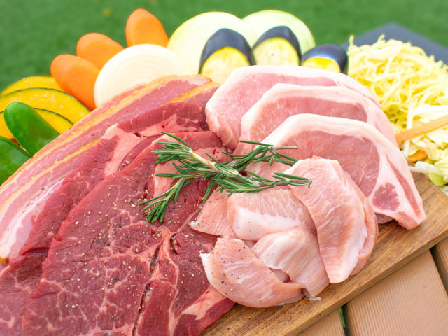 ��ԐH�ރR�[�X���摜��3�l�O)_LOCAL BBQ ������