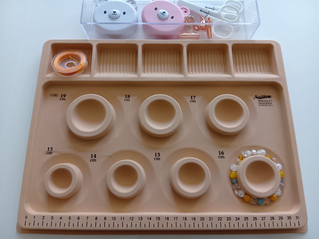 �{�[�h�Ƀp���[�X�g�[���ƃK���X�r�[�Y����ׂ܂��B_�A�g���G �̂񂫁[�Ȃ̕�