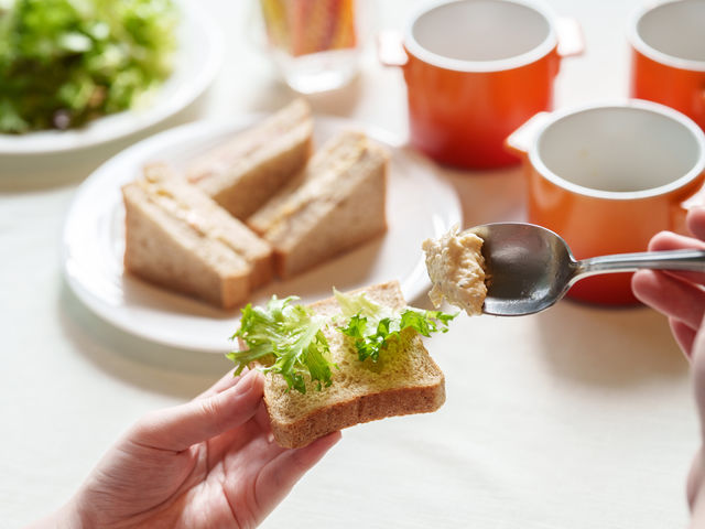 �y���D�݂ō��T���h�E�B�b�`�z��؂ƍD���ȃ\�[�X���f�B�b�v���Ċy���ޕ��@���������܂��B
_�v���~�A�z�e���|CABIN�|�V�h(CABIN cafe)