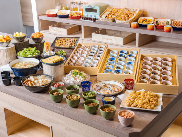 �m�H�h�ɂ��a�H�h�ɂ��y����ł���������悤�ȃ��j���[���e�ƂȂ��Ă���܂��B
_�v���~�A�z�e���|CABIN�|�V�h(CABIN cafe)