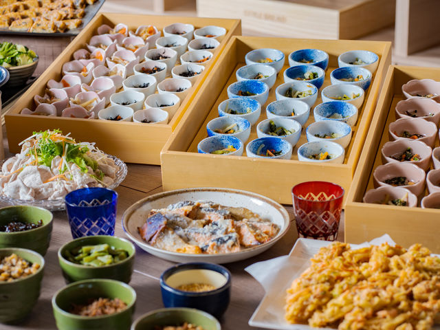 �a�H�𒆐S�Ƃ���40�i�ڈȏ�̃��j���[�����p�ӂ��Ă���܂��B���D���ȃ��j���[���������オ�肭�������B
_�v���~�A�z�e���|CABIN�|�V�h(CABIN cafe)