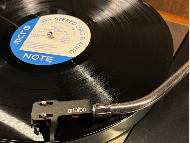 AiOR[h݂̉̂Đ_cafe Blue moon