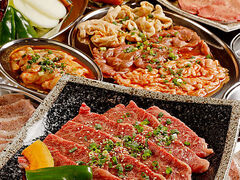 秩父ホルモン協会直営 秩父ホルモン焼肉まる助 みやのかわ本店の写真1