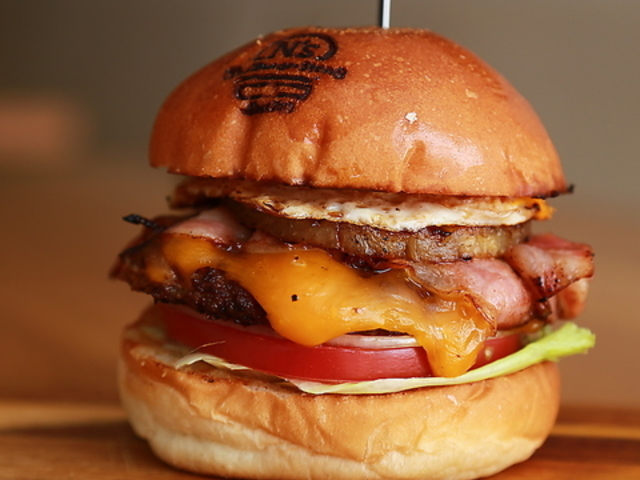 The Burger Stand N s+B U o[K[ X^h GkY vXr[̎ʐ^1