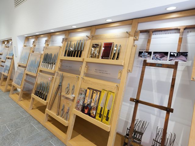 �G���g�����X�ł́A�����Y�̗��j��W��_�����Y�I�[�v���t�@�N�g���[