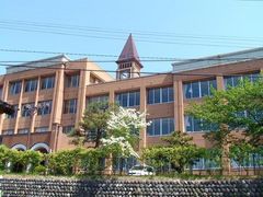 ひっちぃさんの【メルヘン建築】石動中学校の投稿写真1