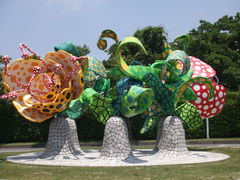 �܂��܂�����̎������������A�[�g�̐X�ւ̓��e�ʐ^1