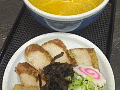 �G������̂�[�߂�R���΁@�{�X�ւ̓��e�ʐ^1