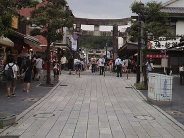 �~���}��