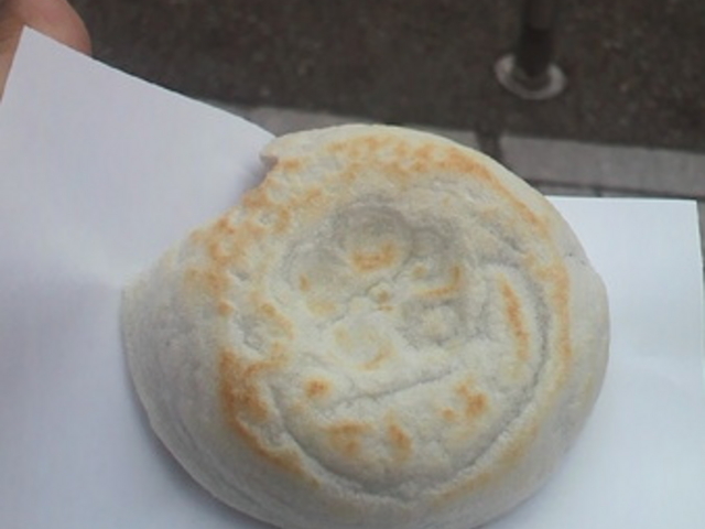 �~���}��