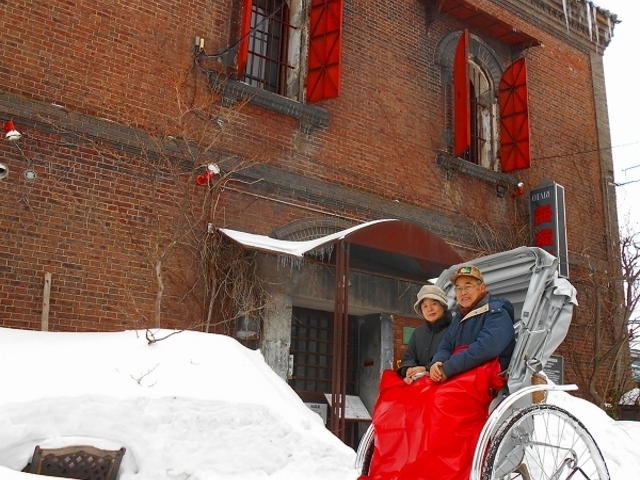 ���M�̐̂̍����̑q�ɑO��_���M�^��