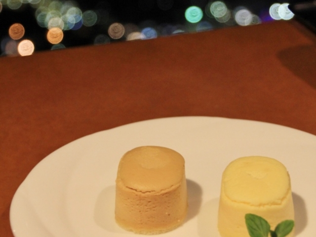 �J�t�F�̊ቺ�ɂ͕�΂̂悤�Ȗ�i_���َR�W�]��