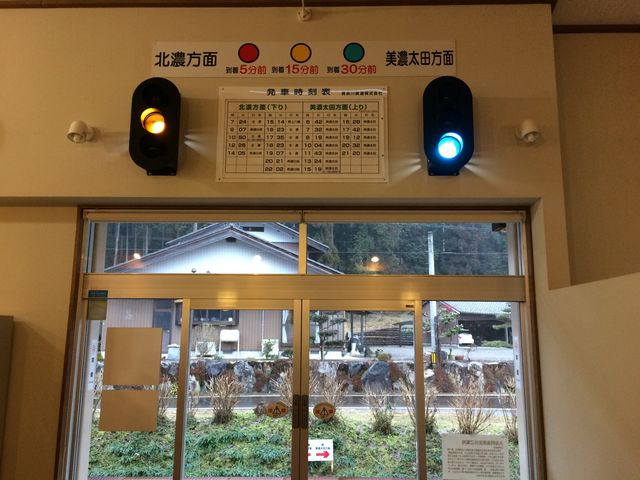 �����v�œd�Ԃ̓��������m�点_���{�܂�^�񒆉���q��̓�