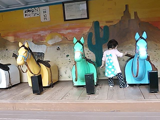 すごーく昔からある木馬です。１０円で楽しめます！_前橋るなぱあく（前橋市中央児童遊園地）