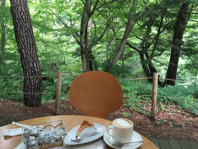 �e���X�ȂŃx�C�N�h�`�[�Y�P�[�L�ƃR�[�q�[_�X�̃J�t�F�@�j�h�r�d�j�h