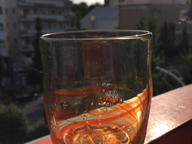 ����͎Ȗ͗l�ƖA����ꂽ�O���X�ɒ���_�������ΏɎq�H�[