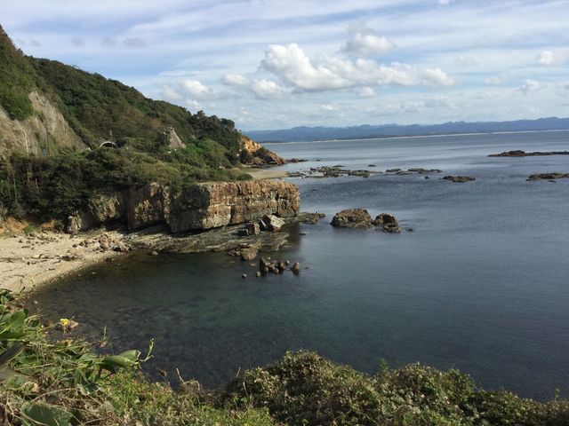 �ݕǂ̌������Ɍ�����̂��L��������̕ӂ�_�����C��