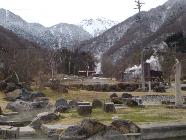 ��������Ċx��]�ށB�E���ɂ͌���z���ݔ��B_�����ό��g��