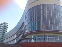 恙悳̕lÃA[JXւ̓eʐ^1