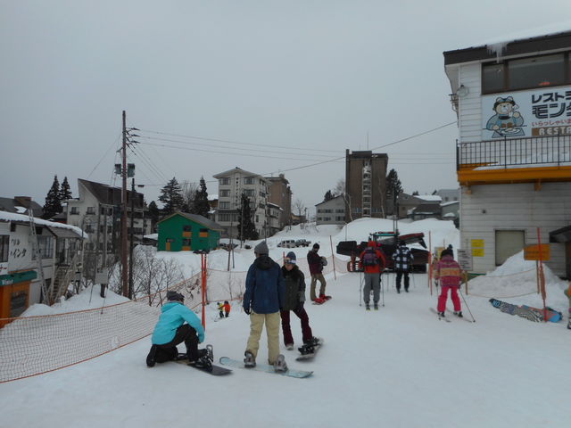 ����X�ɗאڂ��Ă��܂��B_�ԑq����X�L�[��