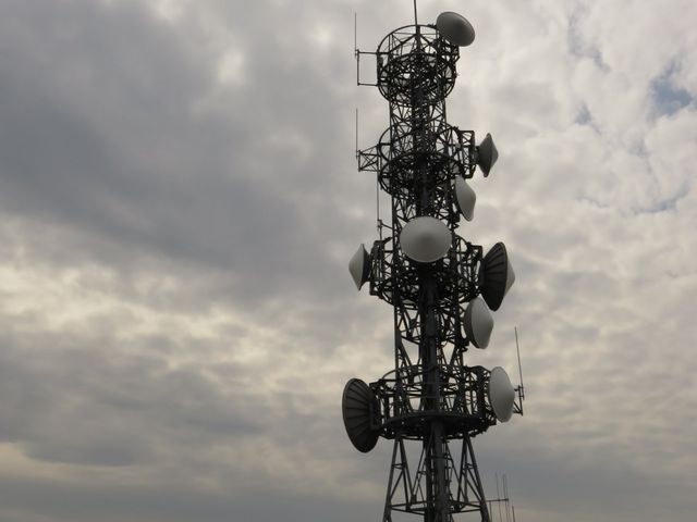 �R���ɂ���e���r��_������R���[�v�E�F�C