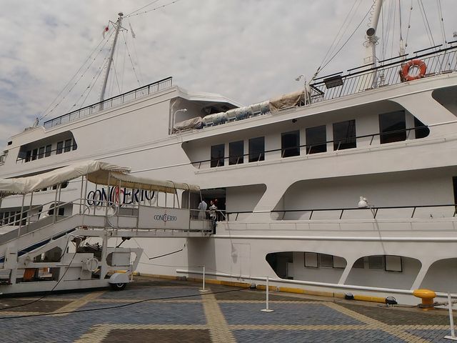 乗船口、ここからいよいよ乗船します_THE KOBECRUISE コンチェルト