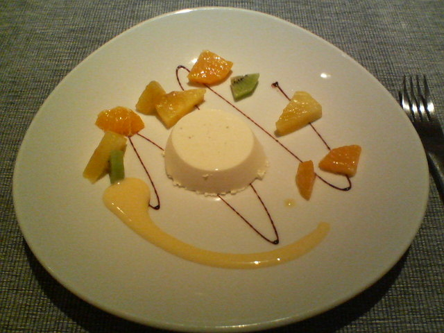 ]ˉƉLLA SCALA̓eʐ^8