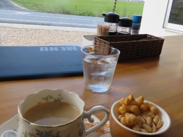 �����������ꂽ�ăR�[�q�[_���̉w�����炬�̗�������